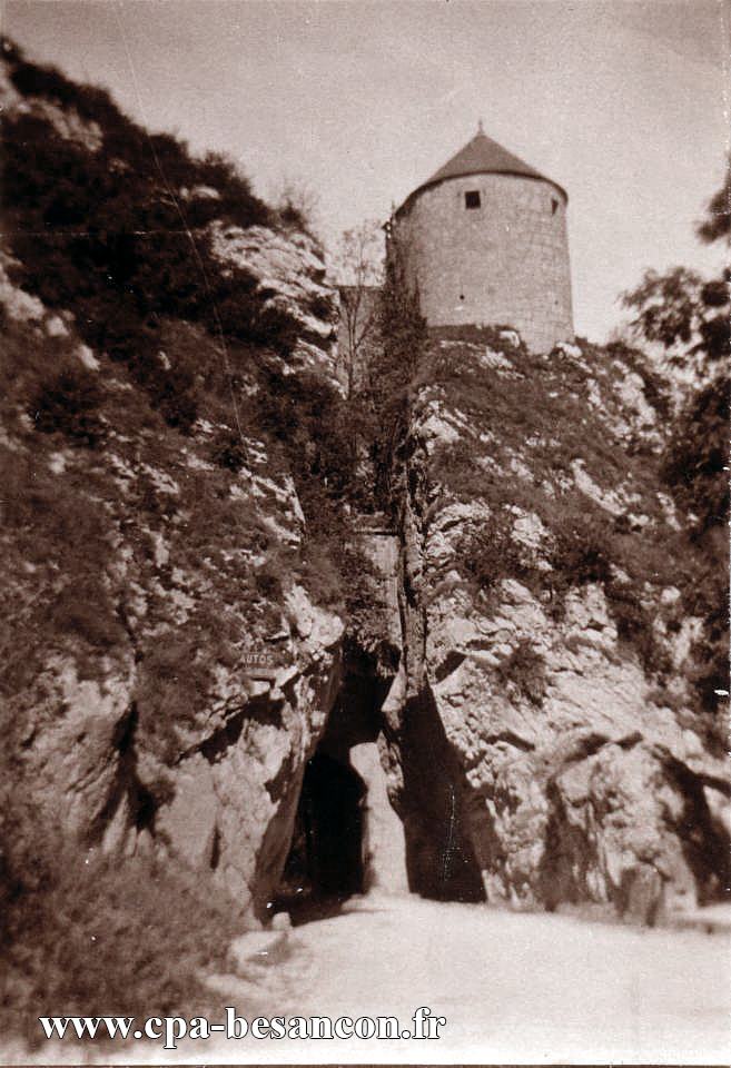 BESANÇON - La Porte Taillée